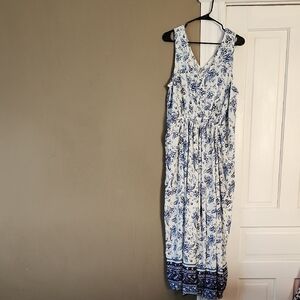 NWT Lucky Brand Elegant Blue and White Floral Dress